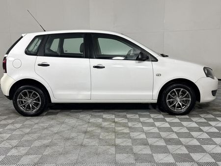 2014-Volkswagen-Polo-Vivo-14-Trendline-5-dr_14