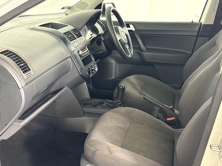 2014-Volkswagen-Polo-Vivo-14-Trendline-5-dr_8