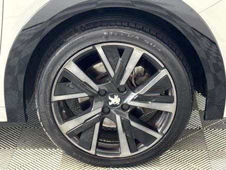 2021-Peugeot-208-12T-GT-Auto_4