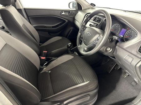 2020-Hyundai-i20-12-Motion_9