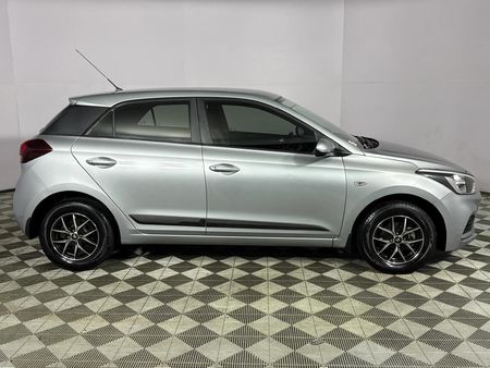 2020-Hyundai-i20-12-Motion_16