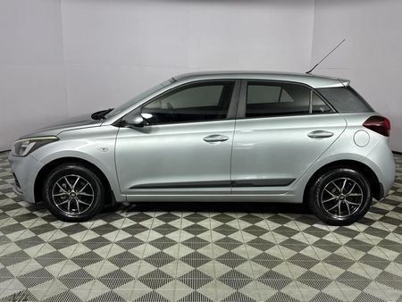2020-Hyundai-i20-12-Motion_18
