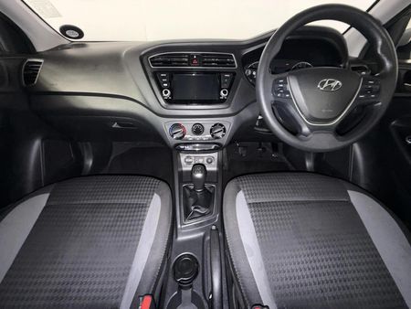 2020-Hyundai-i20-12-Motion_1