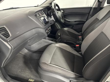 2020-Hyundai-i20-12-Motion_8