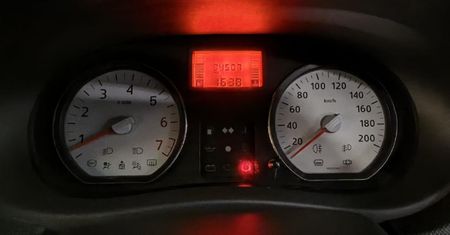 2023-Nissan-NP200-16_11