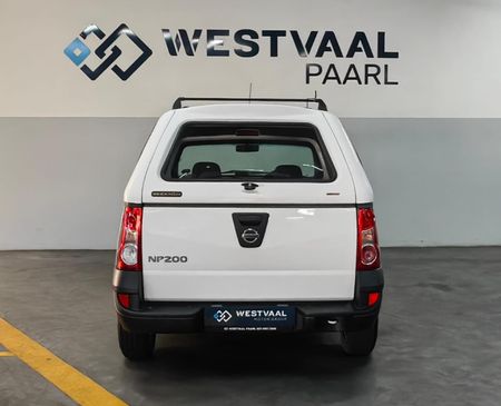 2023-Nissan-NP200-16_4