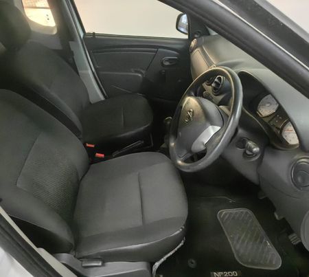 2023-Nissan-NP200-16_8