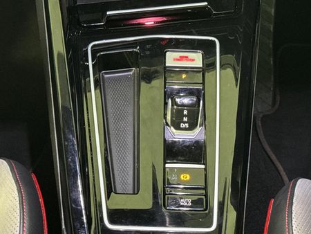 2024-Volkswagen-Golf-8-GTI-20-TSI-Auto_9