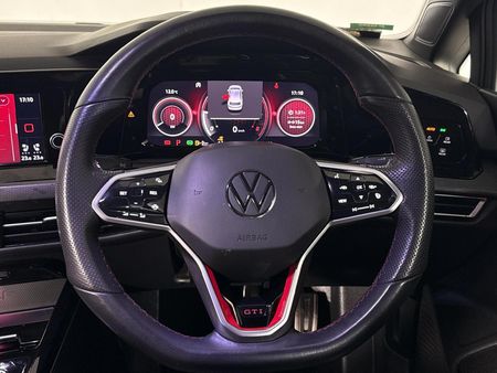 2024-Volkswagen-Golf-8-GTI-20-TSI-Auto_11