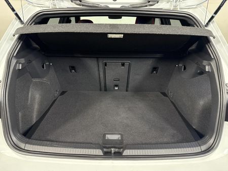 2024-Volkswagen-Golf-8-GTI-20-TSI-Auto_13