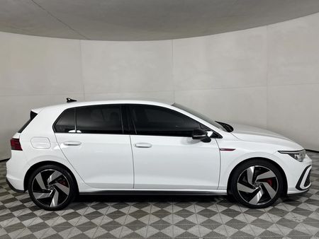 2024-Volkswagen-Golf-8-GTI-20-TSI-Auto_16