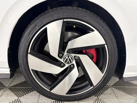 2024-Volkswagen-Golf-8-GTI-20-TSI-Auto_5