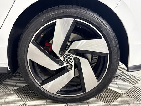 2024-Volkswagen-Golf-8-GTI-20-TSI-Auto_6