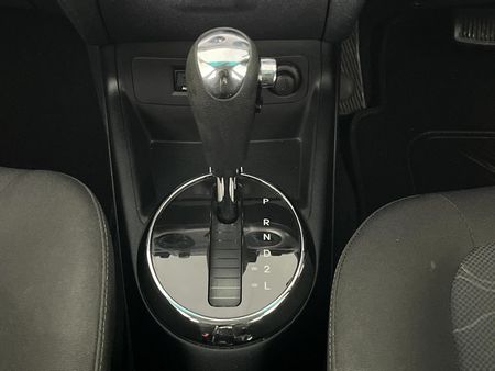 2010-Hyundai-i20-14-Auto_10