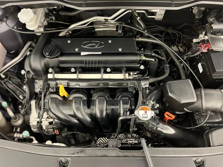 2010-Hyundai-i20-14-Auto_12