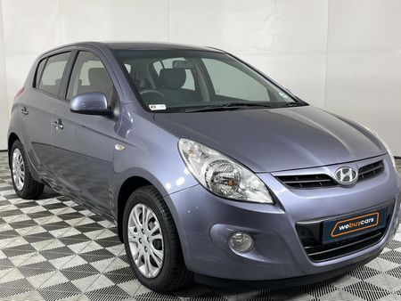 2010-Hyundai-i20-14-Auto_15