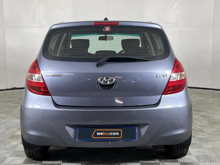 2010-Hyundai-i20-14-Auto_17