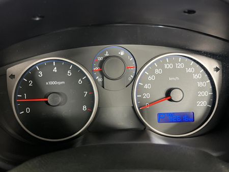 2010-Hyundai-i20-14-Auto_2