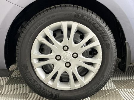 2010-Hyundai-i20-14-Auto_4