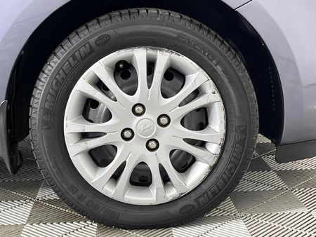 2010-Hyundai-i20-14-Auto_5
