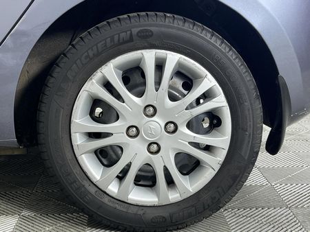 2010-Hyundai-i20-14-Auto_6