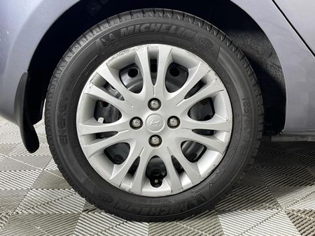 2010-Hyundai-i20-14-Auto_7