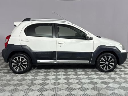 2019-Toyota-Etios-Cross-15-XS-5-dr_16