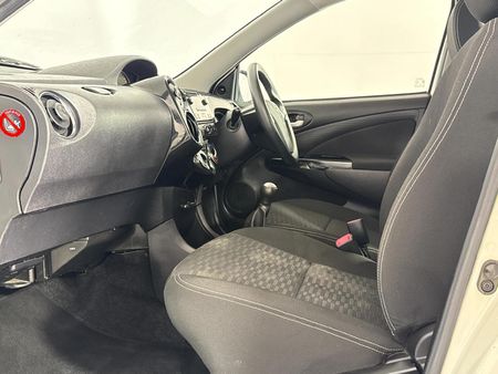 2019-Toyota-Etios-Cross-15-XS-5-dr_8