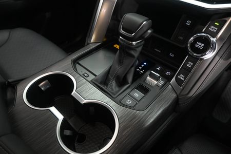 2026-Toyota-Land-Cruiser-300-V6-33D-GR-S_10