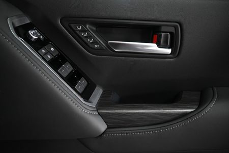 2026-Toyota-Land-Cruiser-300-V6-33D-GR-S_12