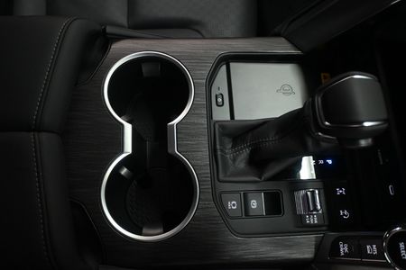 2026-Toyota-Land-Cruiser-300-V6-33D-GR-S_14