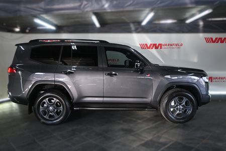 2026-Toyota-Land-Cruiser-300-V6-33D-GR-S_2