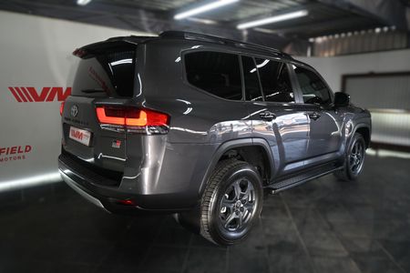 2026-Toyota-Land-Cruiser-300-V6-33D-GR-S_3