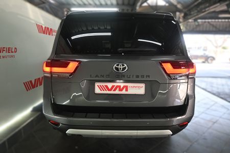 2026-Toyota-Land-Cruiser-300-V6-33D-GR-S_4