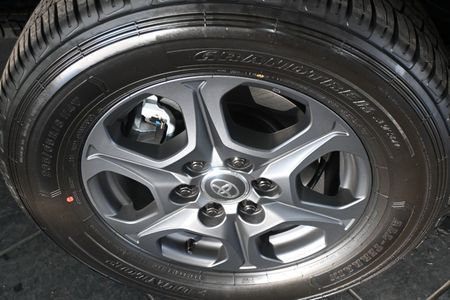 2026-Toyota-Land-Cruiser-300-V6-33D-GR-S_6