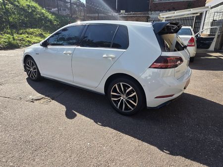 2020-Volkswagen-Golf-VII-14-TSI-Comfortline-Auto_5