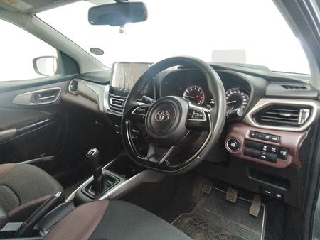 2024-Toyota-Starlet-Cross-15XR_13