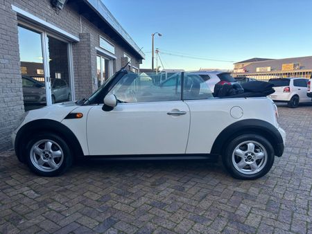 2011-MINI-Convertible-Cooper-Auto_9