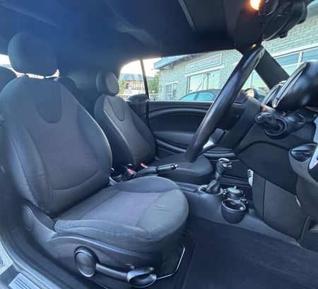 2011-MINI-Convertible-Cooper-Auto_11