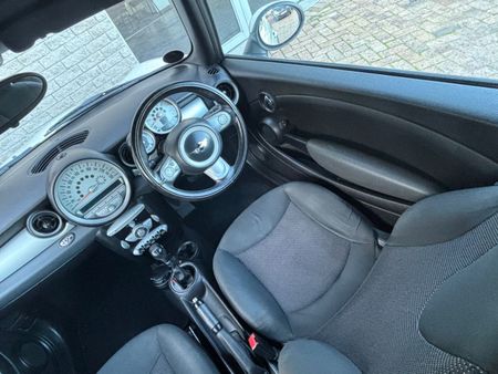 2011-MINI-Convertible-Cooper-Auto_13