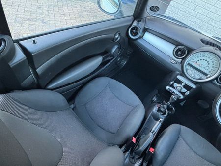 2011-MINI-Convertible-Cooper-Auto_14