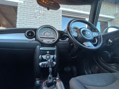 2011-MINI-Convertible-Cooper-Auto_15