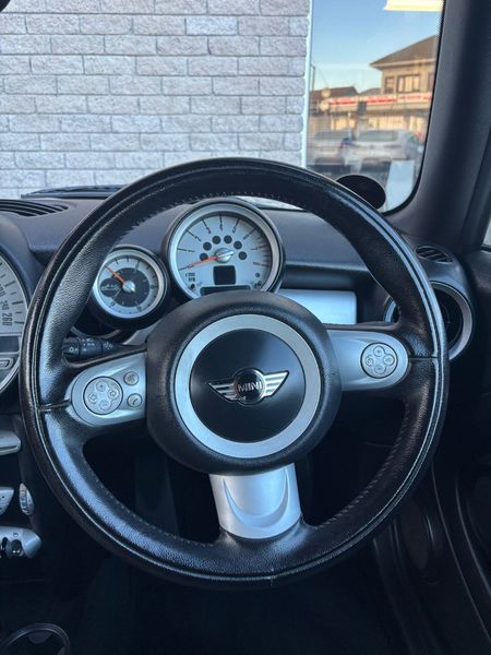 2011-MINI-Convertible-Cooper-Auto_17