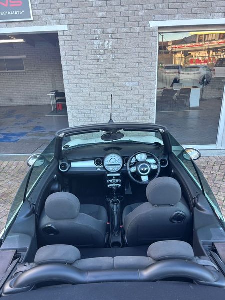 2011-MINI-Convertible-Cooper-Auto_18