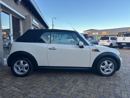 2011-MINI-Convertible-Cooper-Auto_3