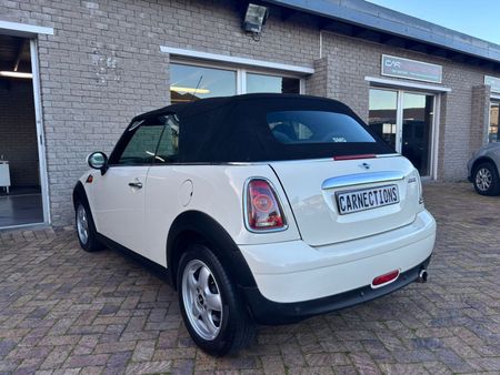 2011-MINI-Convertible-Cooper-Auto_4
