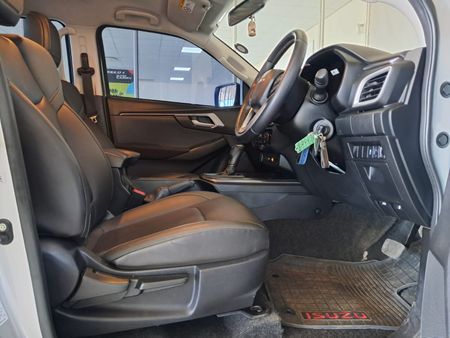 2023-Isuzu-D-Max-19-DDI-HR-LS-Auto-Double-Cab_15