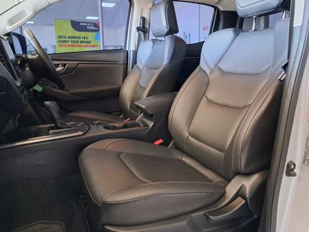 2023-Isuzu-D-Max-19-DDI-HR-LS-Auto-Double-Cab_17