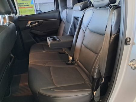 2023-Isuzu-D-Max-19-DDI-HR-LS-Auto-Double-Cab_18