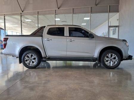 2023-Isuzu-D-Max-19-DDI-HR-LS-Auto-Double-Cab_4